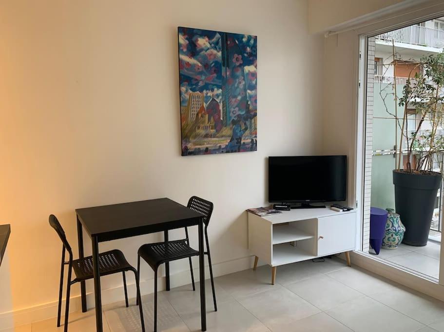 Cozy With Terrace Apartment *