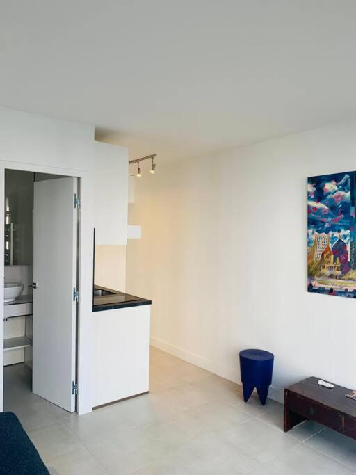 Cozy With Terrace Apartment Paris