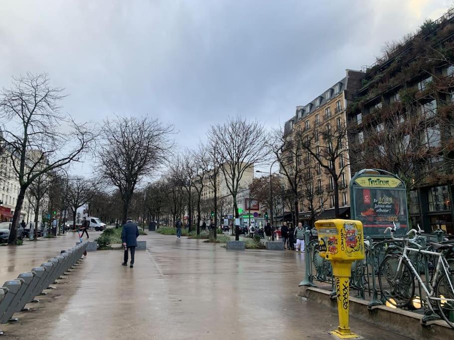 Cozy With Terrace Apartment Paris